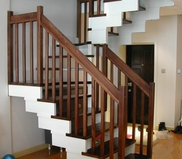 實(shí)木樓梯柜裝修效果圖